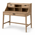 Armoire en bois avec poignées en laiton doré